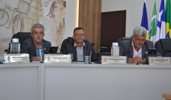 Imagens da Câmara de Iraquara realiza sessão ordinária nesta quarta-feira (13)